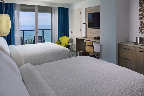 Courtyard Cadillac Miami Beach Oceanfront kamer 2 double beds